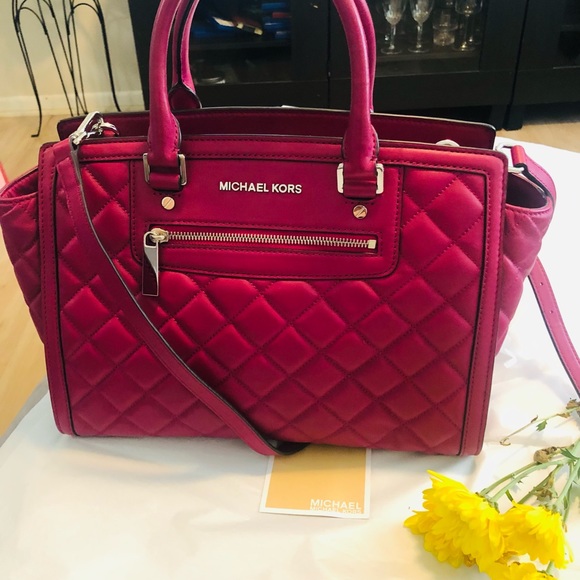 ❤️SOLD❤️🎉🎉🎉HOST PICK💕💕🎉🎉Michael Kors Selma Quilted Satchel Pink - Picture 3 of 16